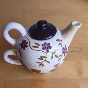 VIVO Floral Ceramic Teapot And Cup with Purple Accents